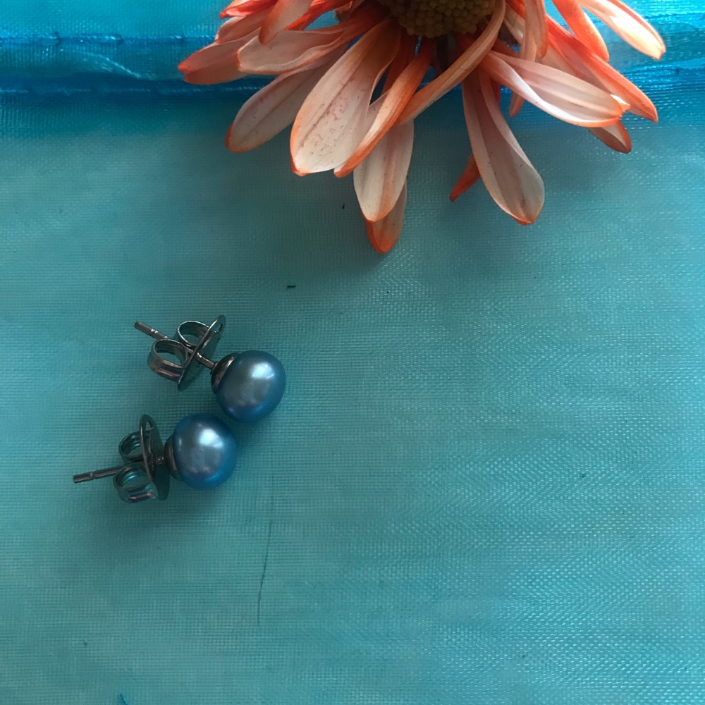 Honora Pearl Earrings/Set of 2 - Picture 2 of 4